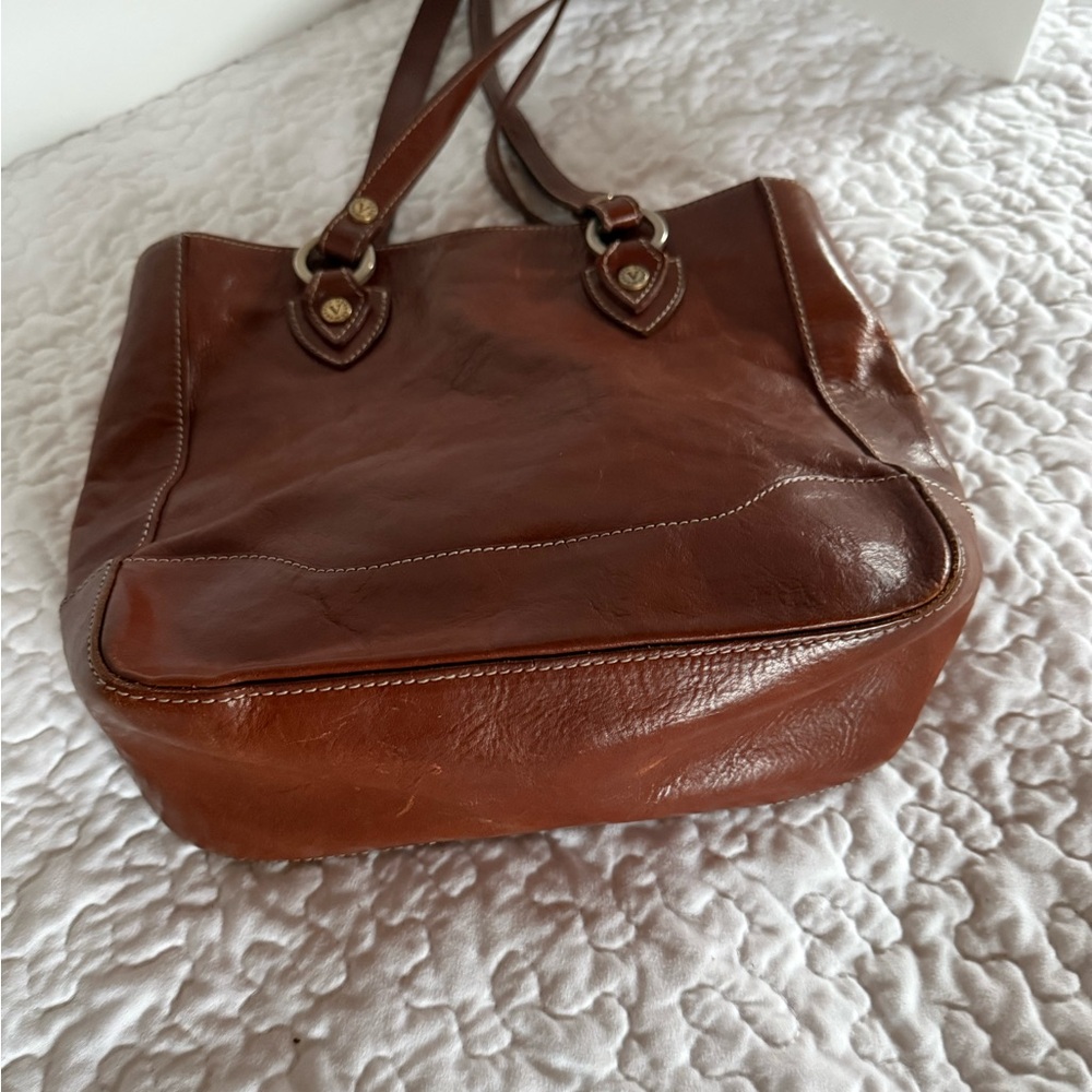 Valentina Elegant Brown Leather shoulder Bag - Picture 2 of 9